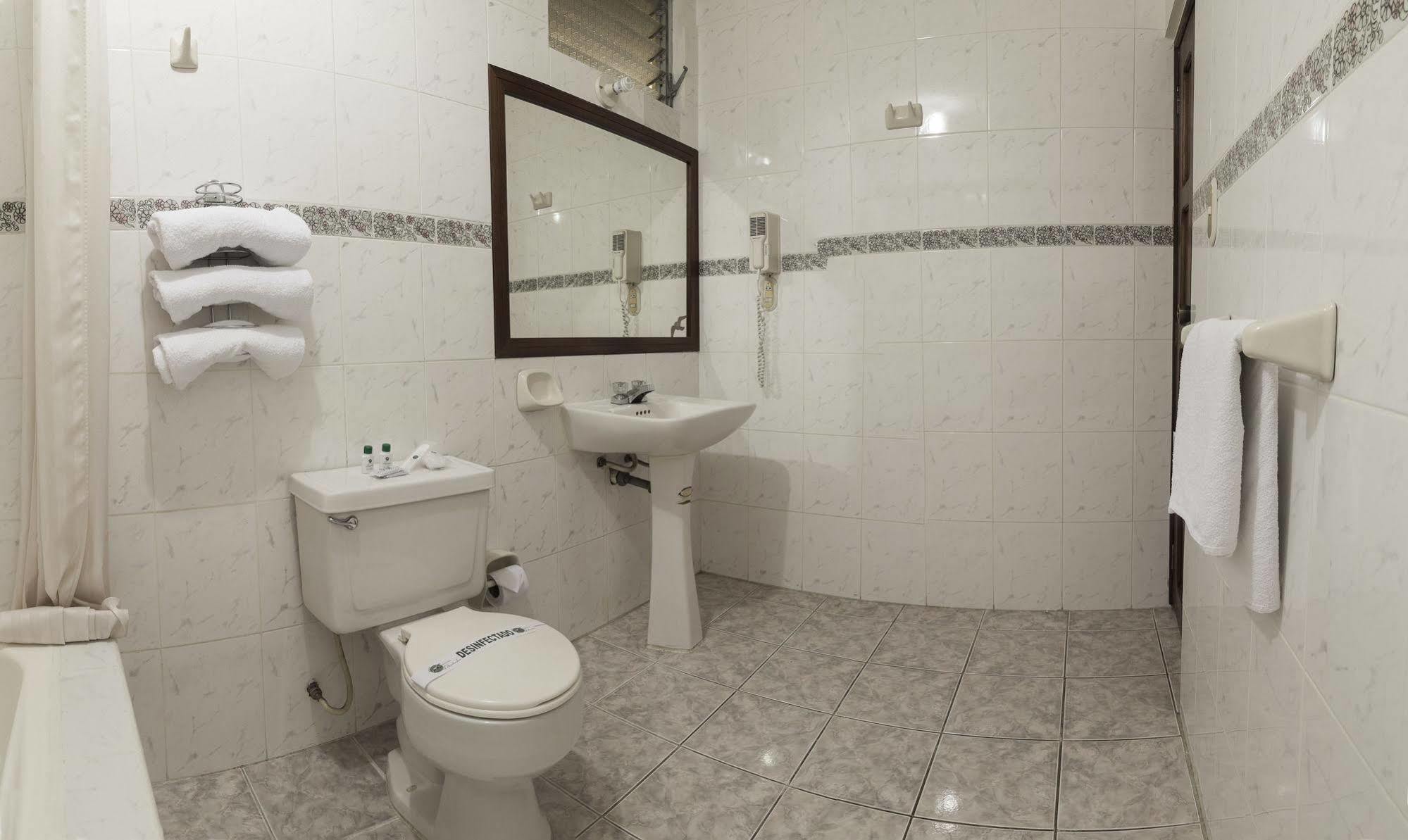 Hotel Libertador Loja Bagian luar foto