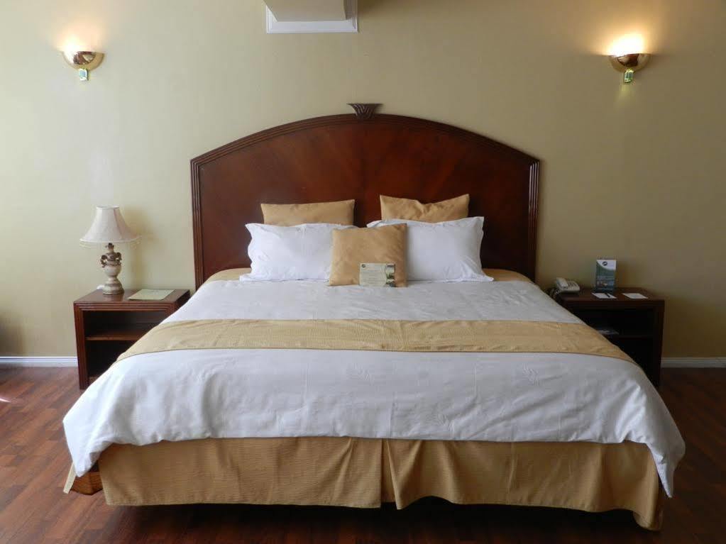 Hotel Libertador Loja Bagian luar foto