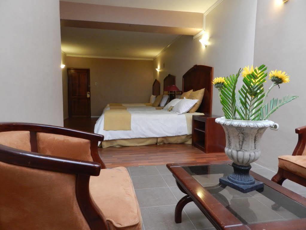 Hotel Libertador Loja Bagian luar foto