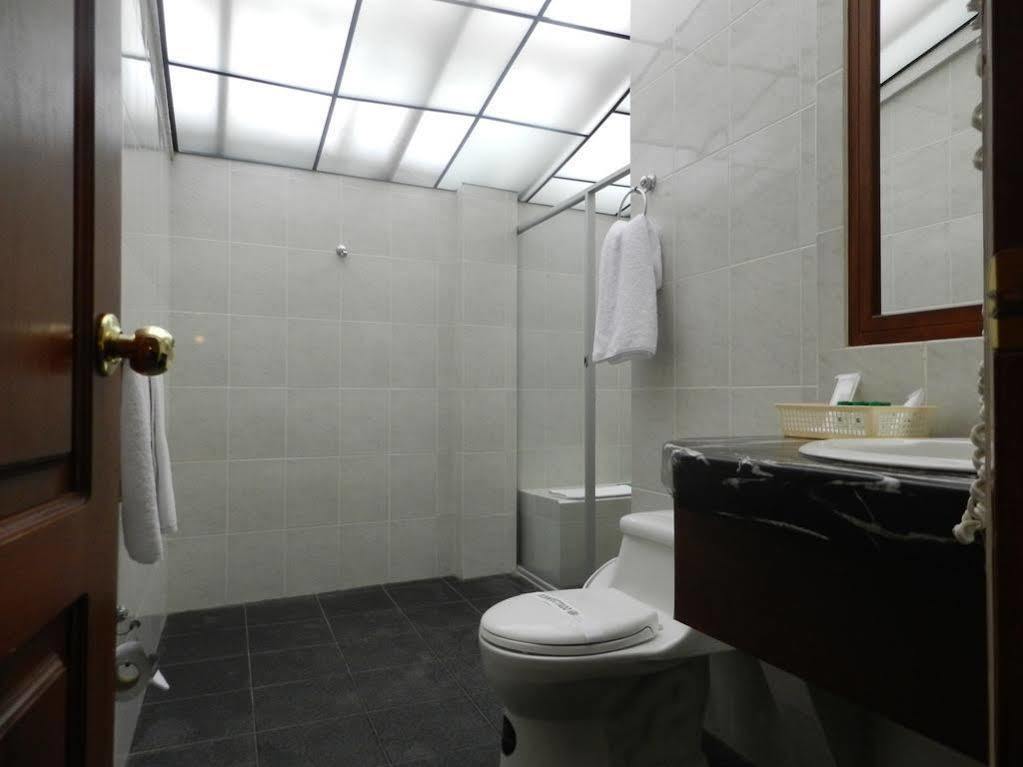 Hotel Libertador Loja Bagian luar foto